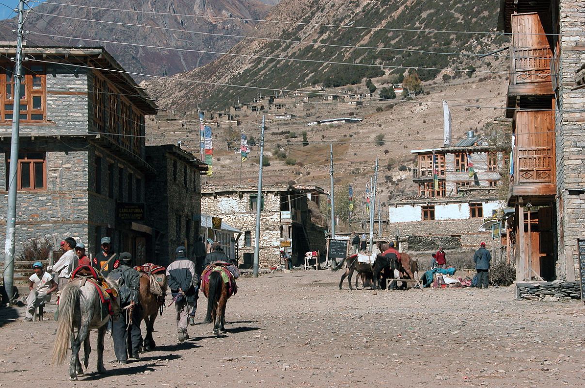 02 Manang Street Scene In 2003 